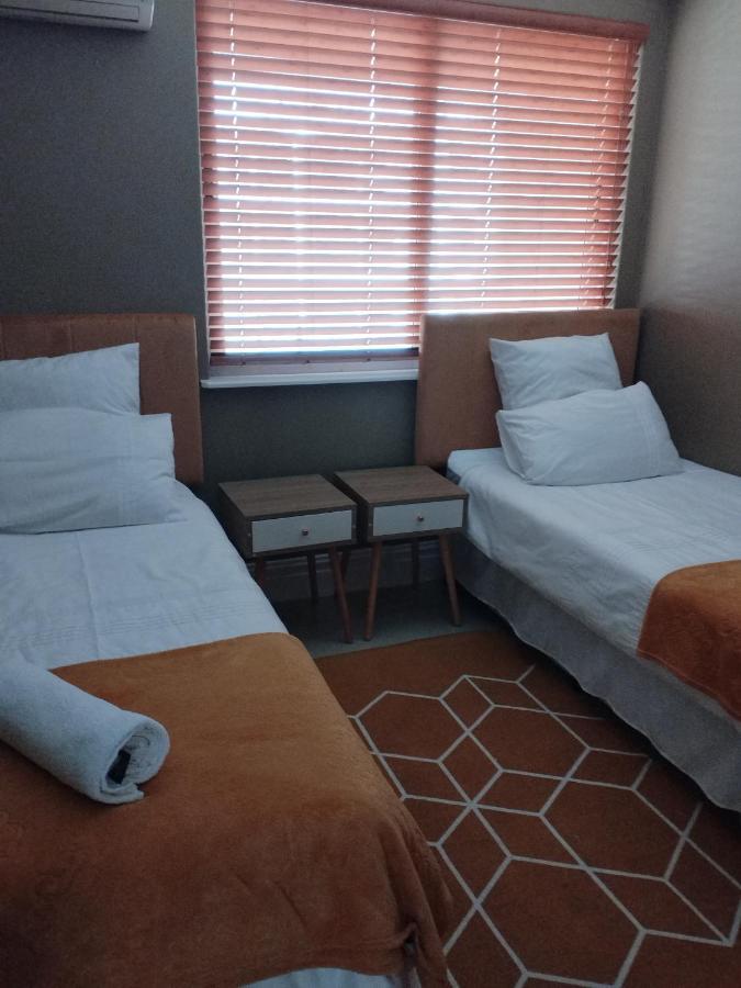 Two Bedroom In Waterfront Apartment *