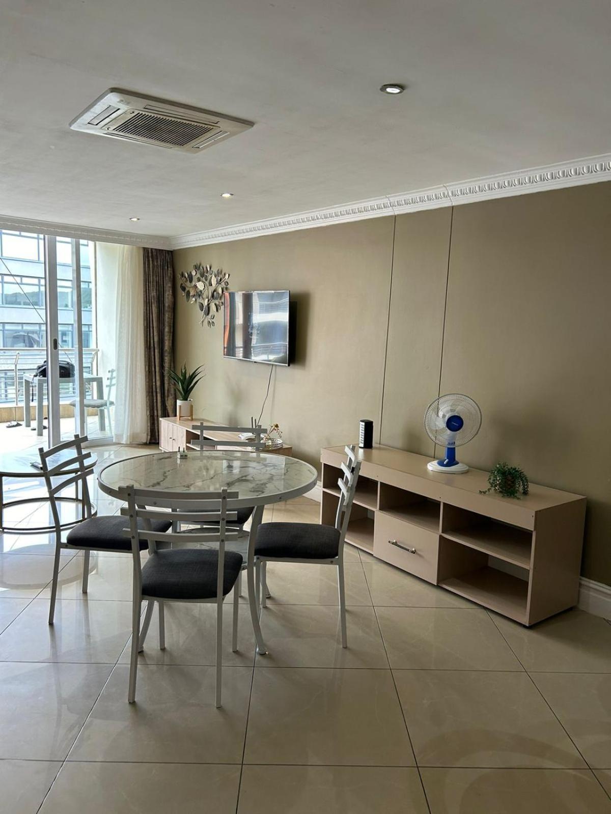 Two Bedroom In Waterfront *